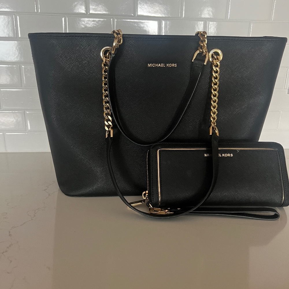 Michael Kors Tote with matching Wallet